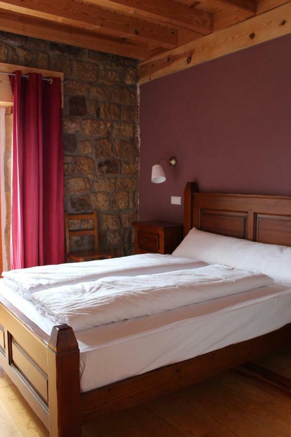 La Casa De La Petra Guest House Quintanar de la Sierra Eksteriør bilde