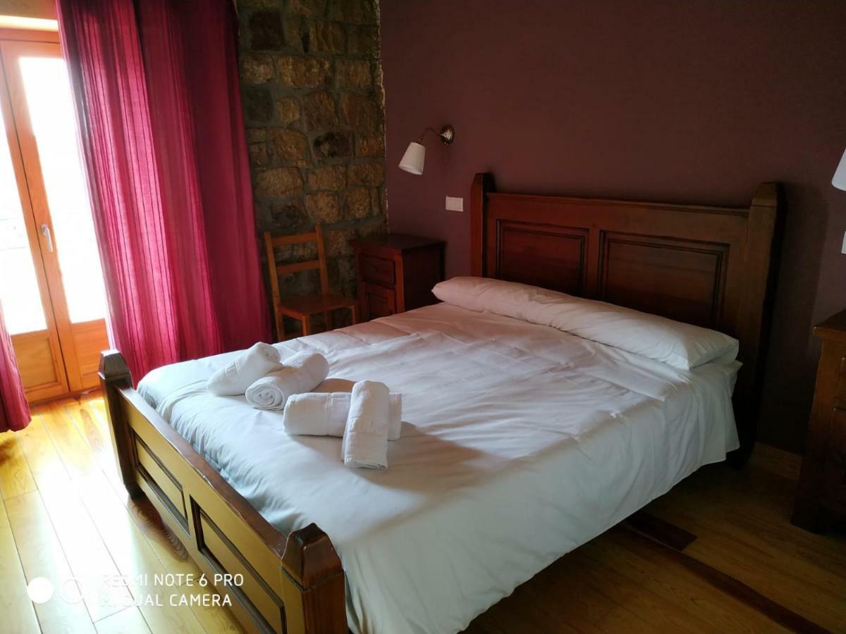 La Casa De La Petra Guest House Quintanar de la Sierra Eksteriør bilde